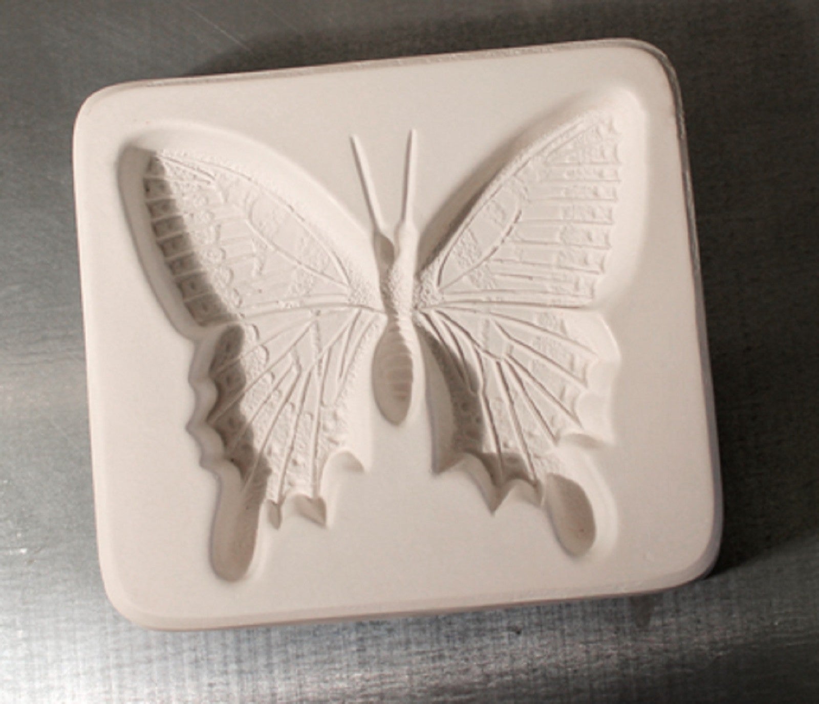 LF114 SMALL BUTTERFLY FRIT DAM MOLD